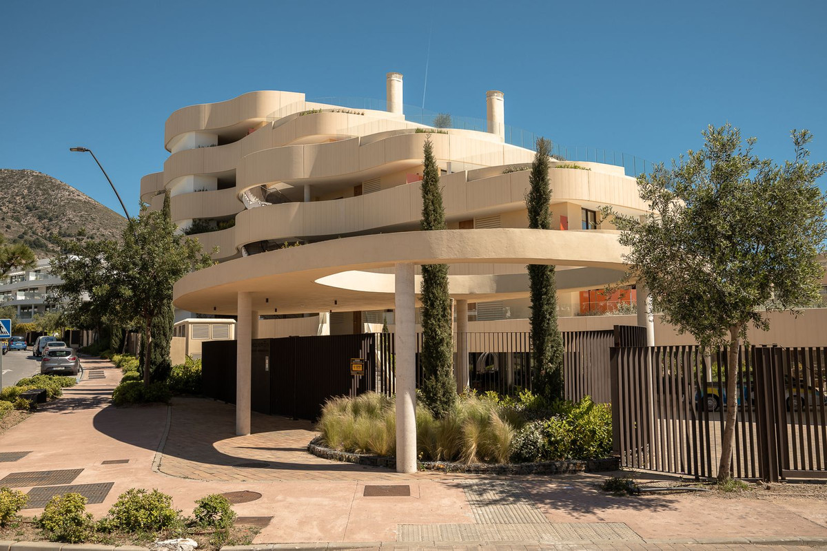 2 Bed Apartment for sale in Fuengirola Costa Del Sol, Málaga, Spain