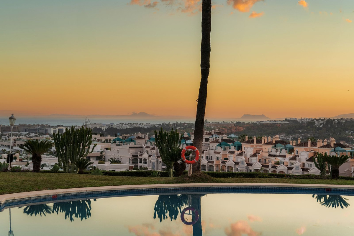3 Bed Apartment for sale in Marbella Costa Del Sol, Málaga, Spain