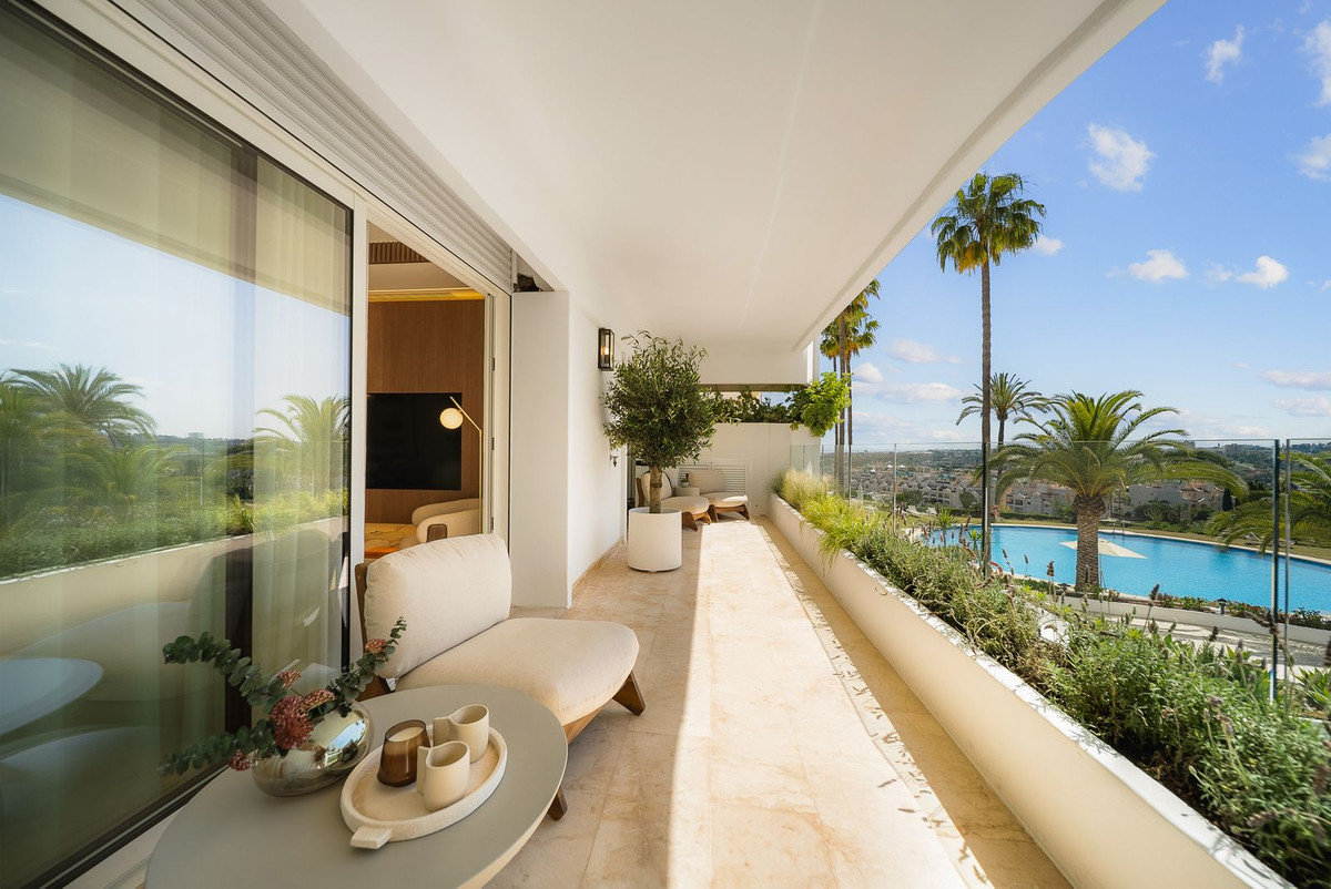 3 Bed Apartment for sale in Marbella Costa Del Sol, Málaga, Spain
