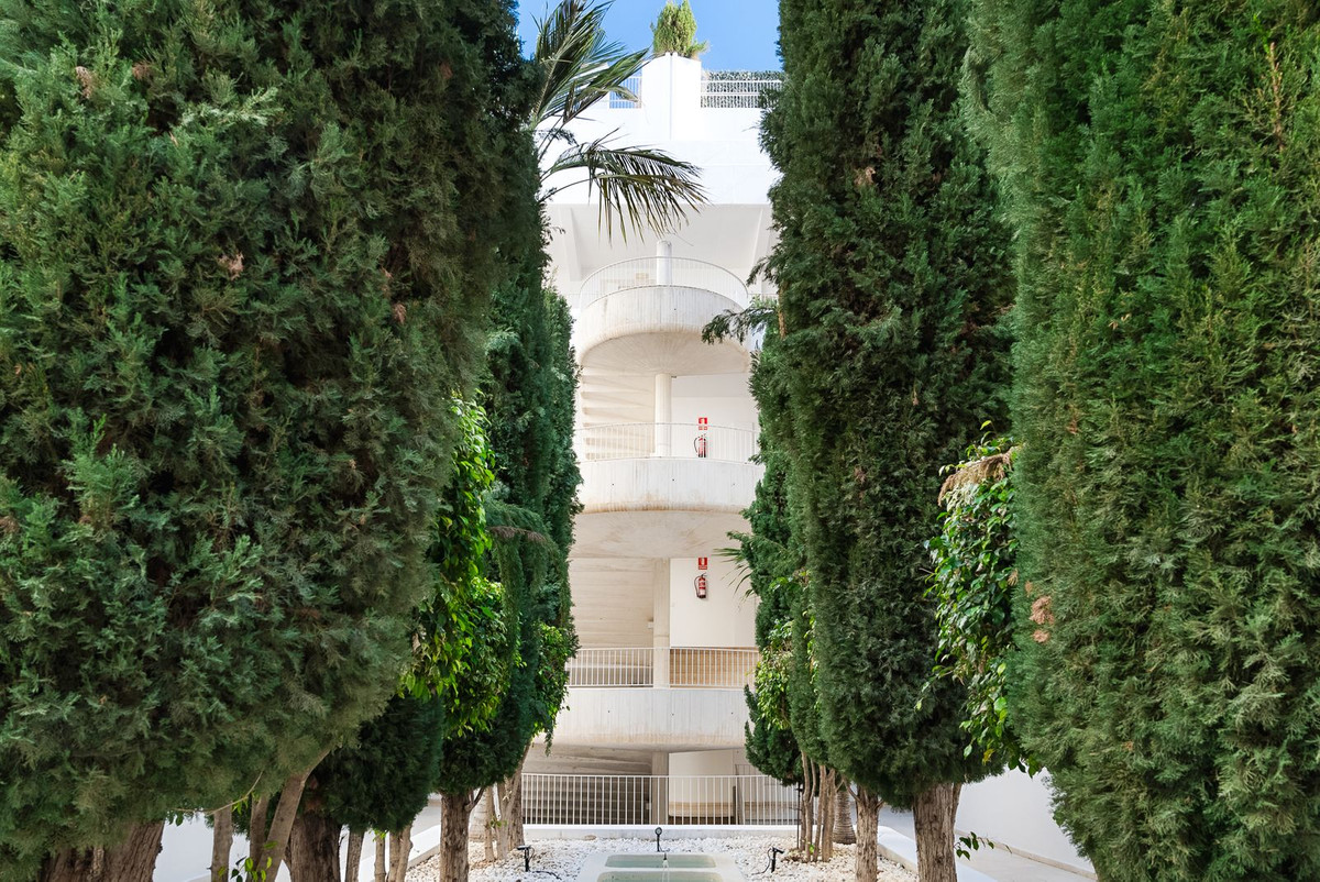 3 Bed Apartment for sale in Marbella Costa Del Sol, Málaga, Spain