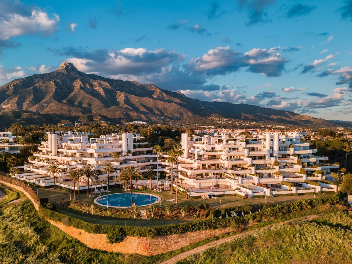 3 Bed Apartment for sale in Marbella Costa Del Sol, Málaga, Spain
