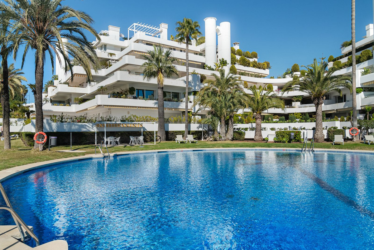 3 Bed Apartment for sale in Marbella Costa Del Sol, Málaga, Spain