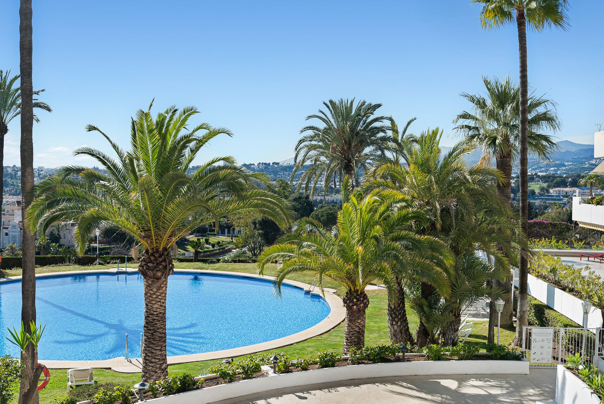 3 Bed Apartment for sale in Marbella Costa Del Sol, Málaga, Spain