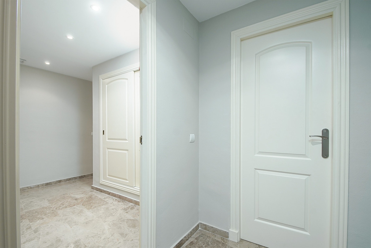 3 Bed Apartment for sale in San Pedro De Alcántara Costa Del Sol, Málaga, Spain