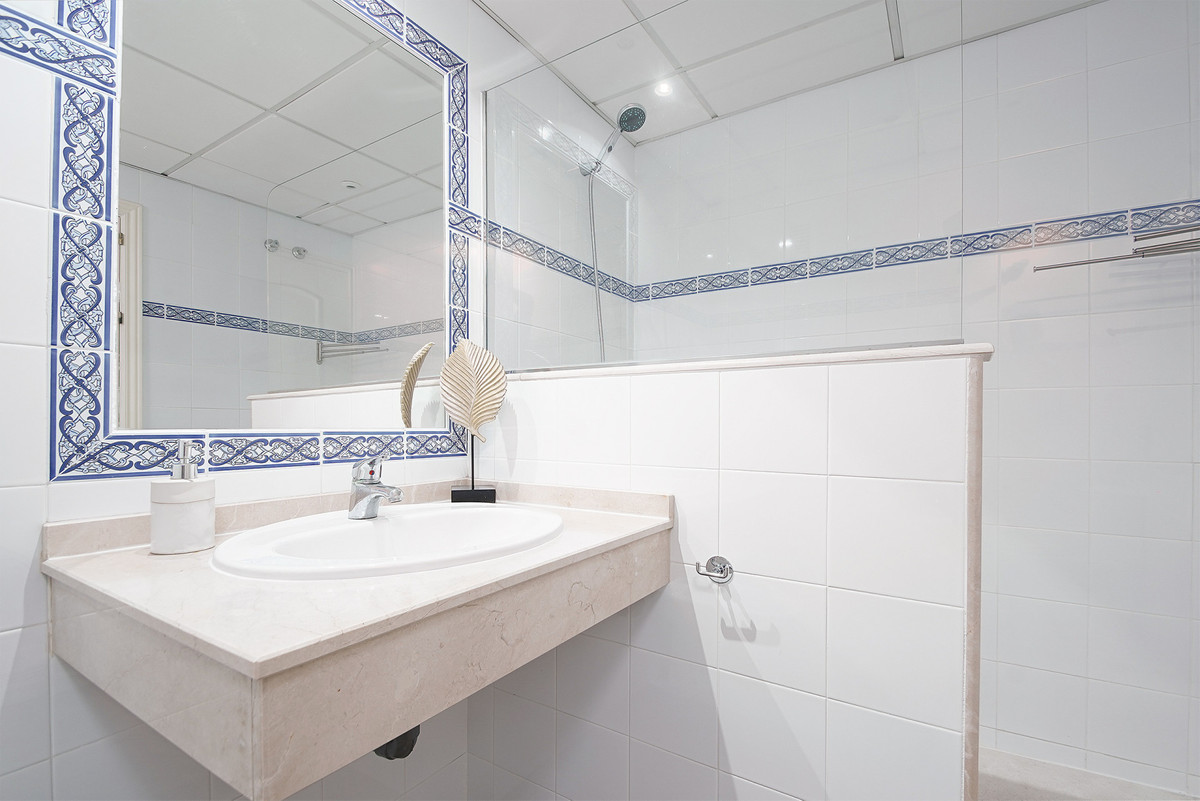 3 Bed Apartment for sale in San Pedro De Alcántara Costa Del Sol, Málaga, Spain