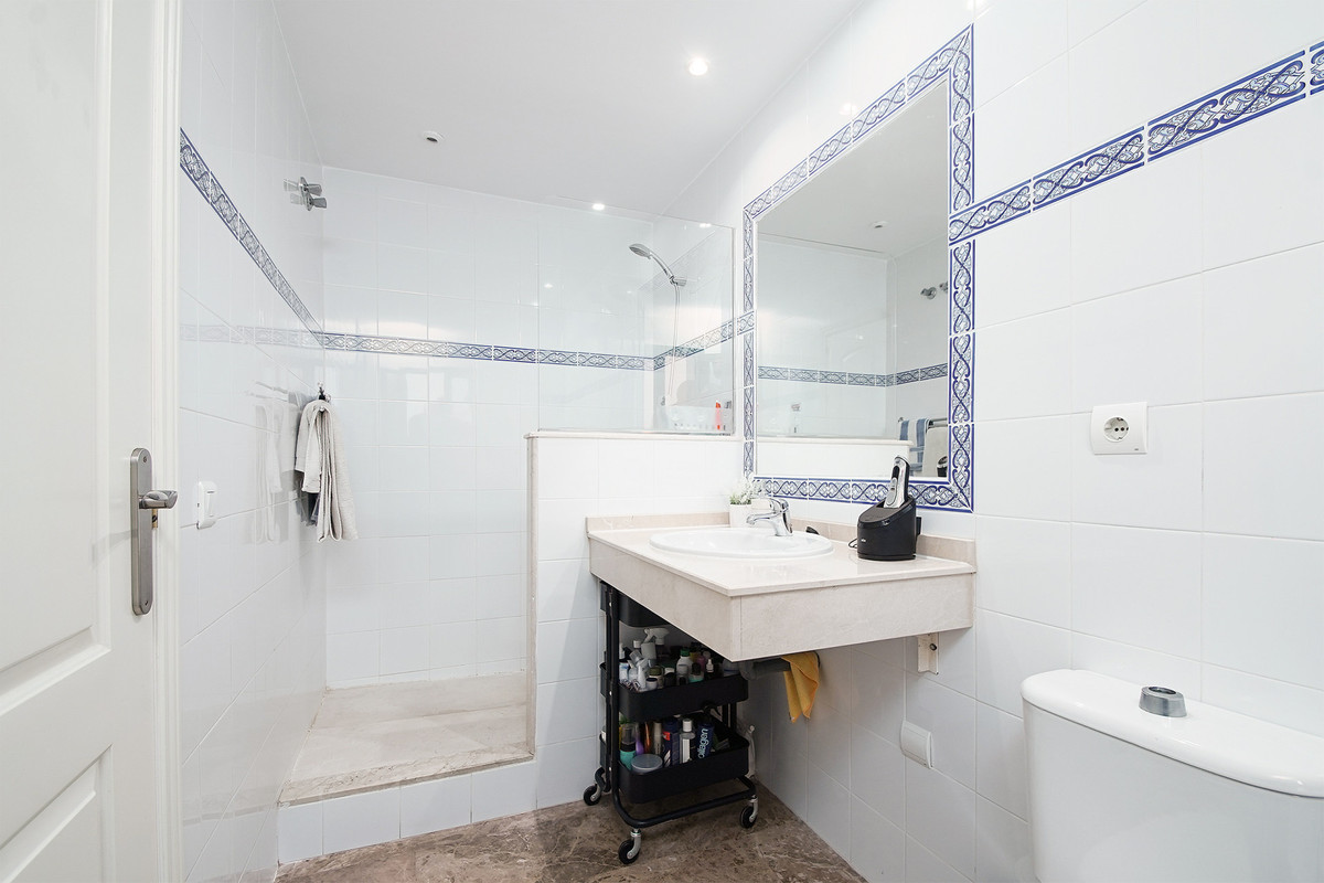 3 Bed Apartment for sale in San Pedro De Alcántara Costa Del Sol, Málaga, Spain