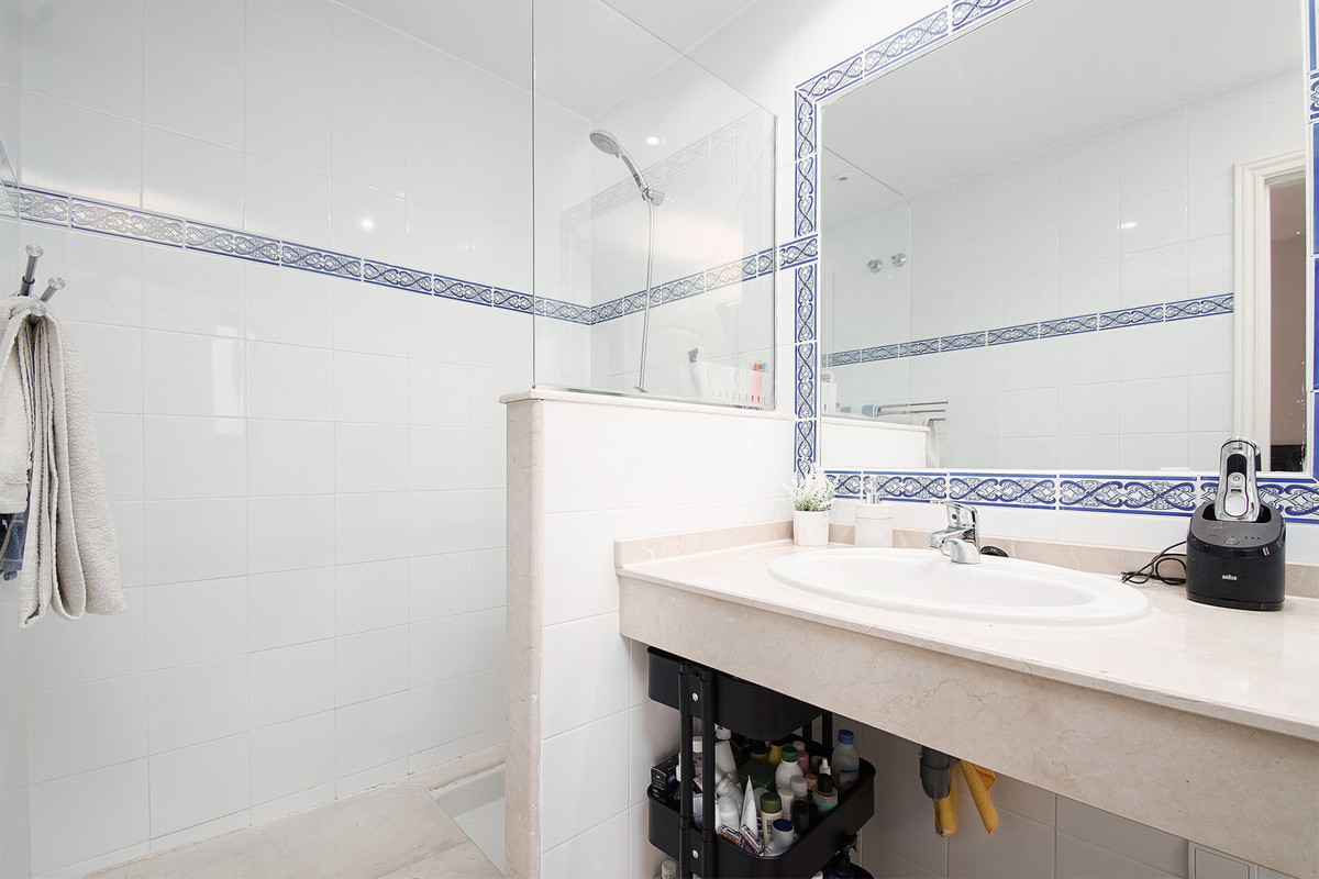 3 Bed Apartment for sale in San Pedro De Alcántara Costa Del Sol, Málaga, Spain