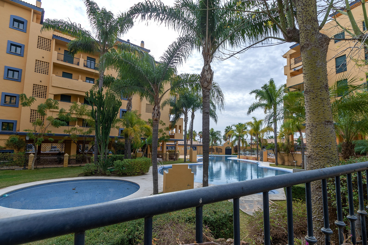 3 Bed Apartment for sale in San Pedro De Alcántara Costa Del Sol, Málaga, Spain