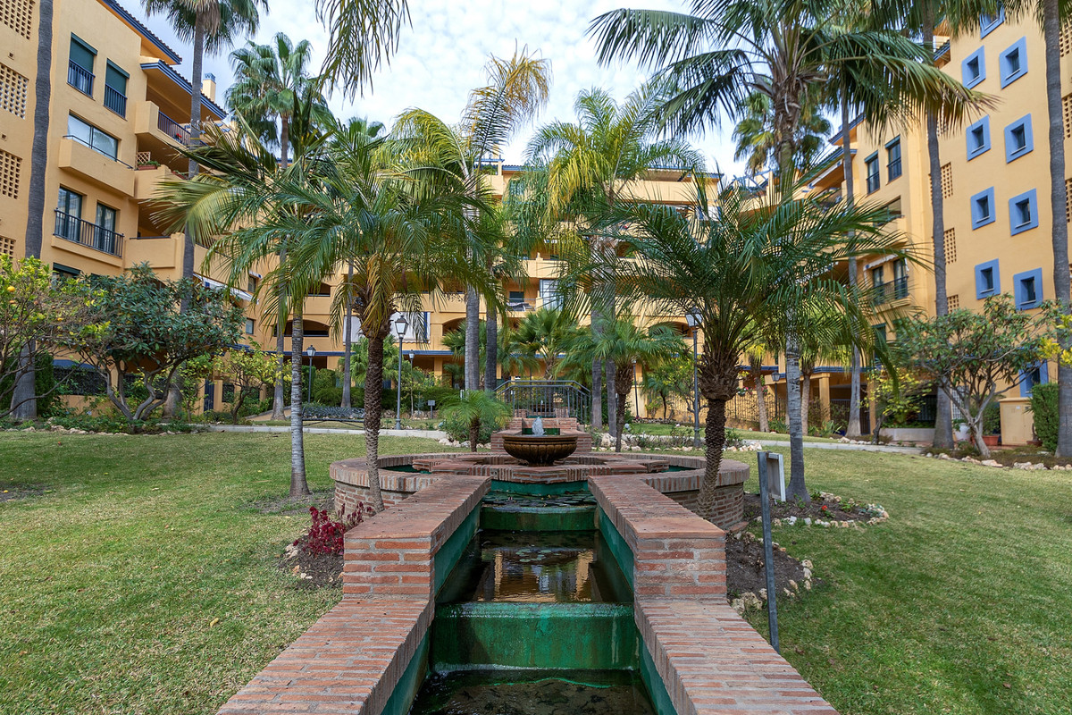 3 Bed Apartment for sale in San Pedro De Alcántara Costa Del Sol, Málaga, Spain