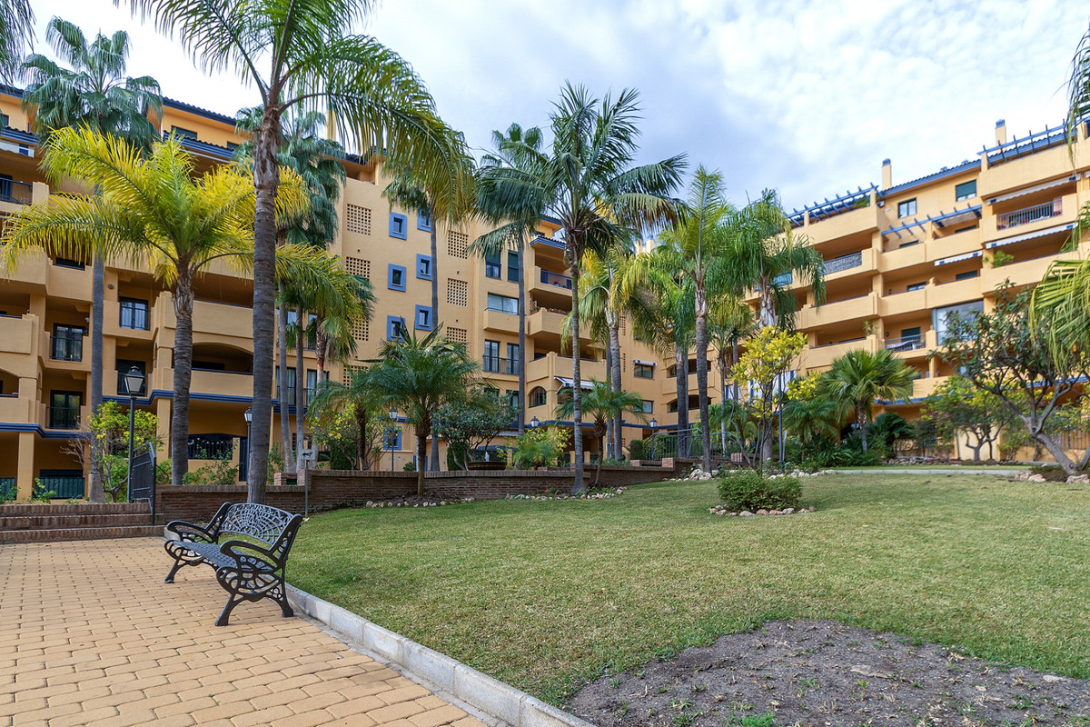 3 Bed Apartment for sale in San Pedro De Alcántara Costa Del Sol, Málaga, Spain