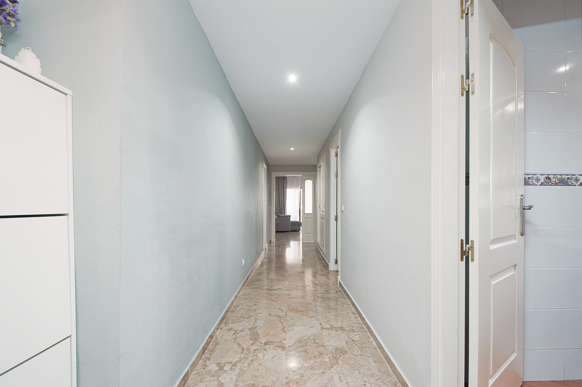3 Bed Apartment for sale in San Pedro De Alcántara Costa Del Sol, Málaga, Spain