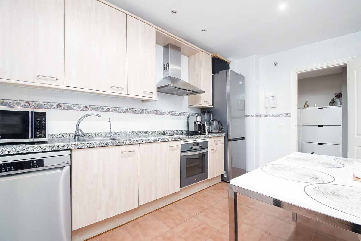 3 Bed Apartment for sale in San Pedro De Alcántara Costa Del Sol, Málaga, Spain