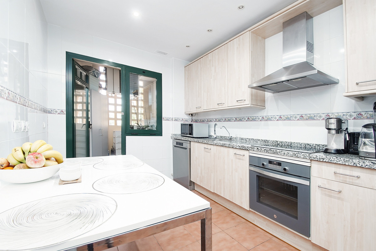 3 Bed Apartment for sale in San Pedro De Alcántara Costa Del Sol, Málaga, Spain