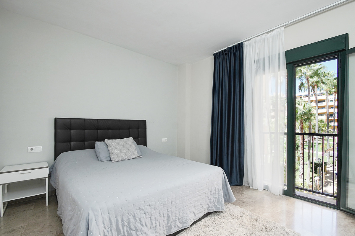 3 Bed Apartment for sale in San Pedro De Alcántara Costa Del Sol, Málaga, Spain