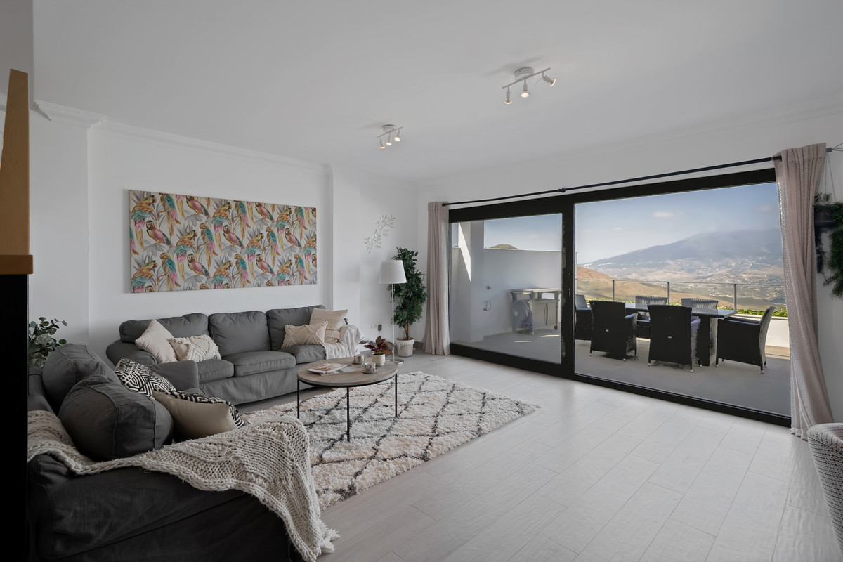 4 Bed Townhouse for sale in La Mairena Costa Del Sol, Málaga, Spain