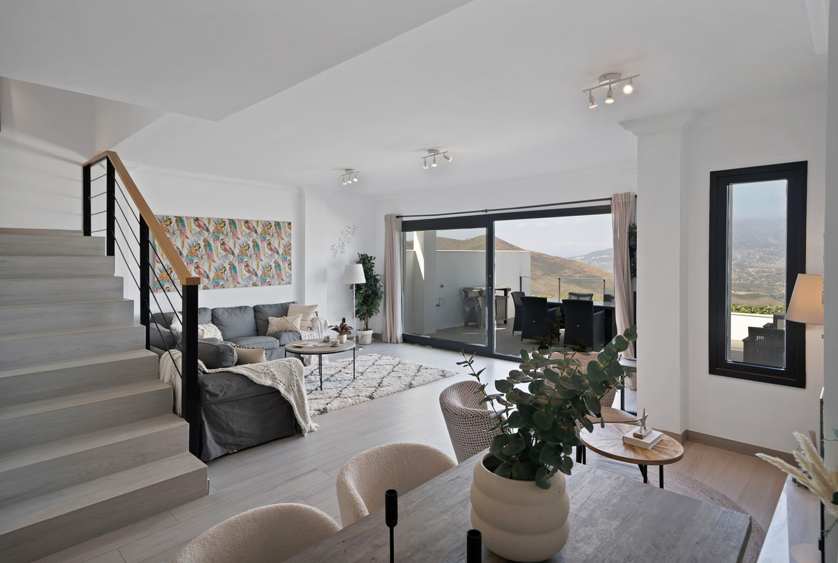 4 Bed Townhouse for sale in La Mairena Costa Del Sol, Málaga, Spain