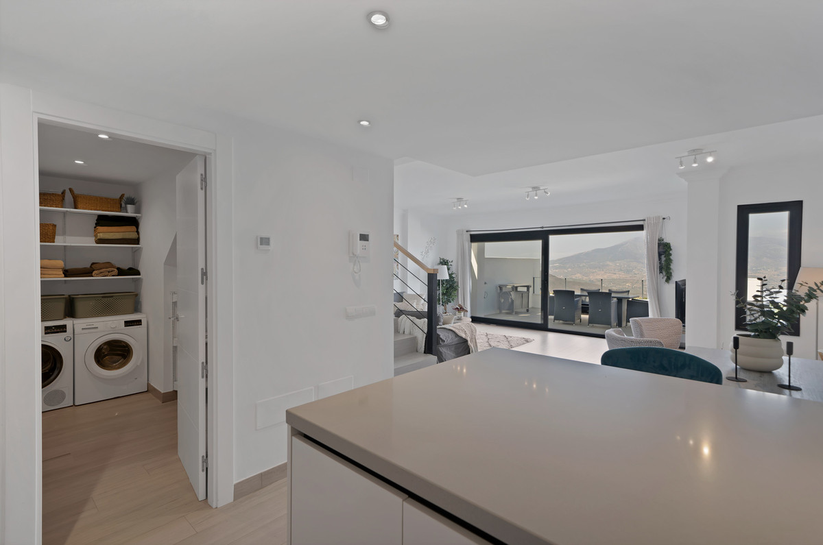 4 Bed Townhouse for sale in La Mairena Costa Del Sol, Málaga, Spain