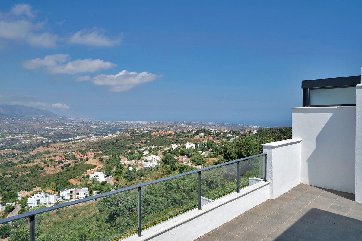 4 Bed Townhouse for sale in La Mairena Costa Del Sol, Málaga, Spain