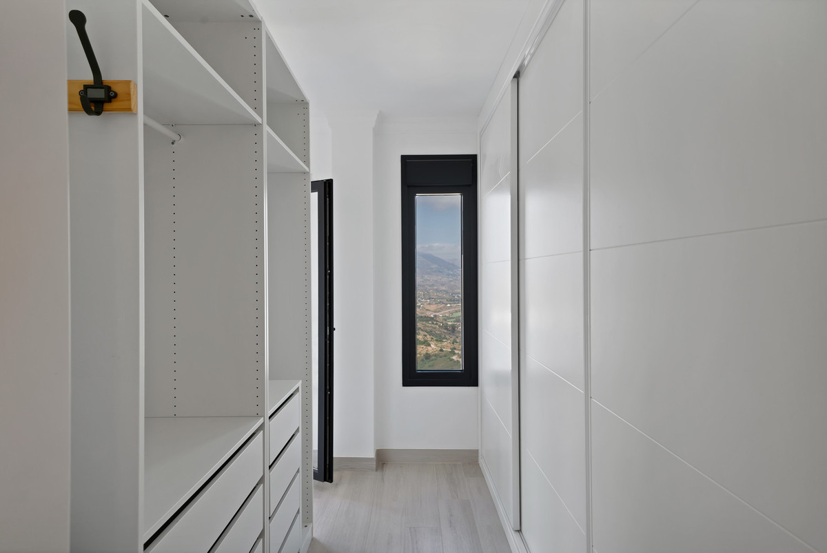 4 Bed Townhouse for sale in La Mairena Costa Del Sol, Málaga, Spain