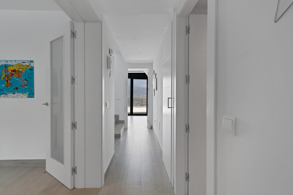 4 Bed Townhouse for sale in La Mairena Costa Del Sol, Málaga, Spain