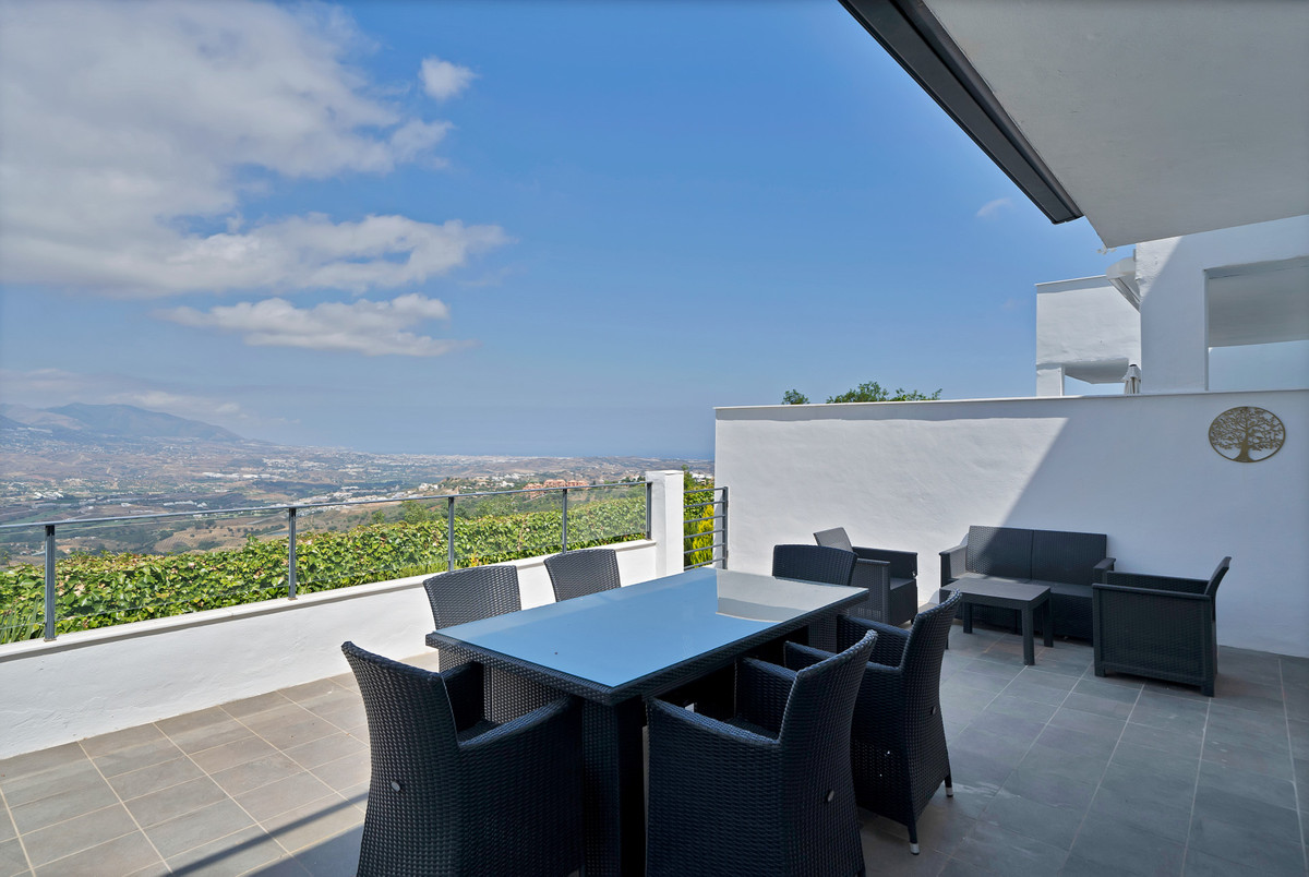 4 Bed Townhouse for sale in La Mairena Costa Del Sol, Málaga, Spain