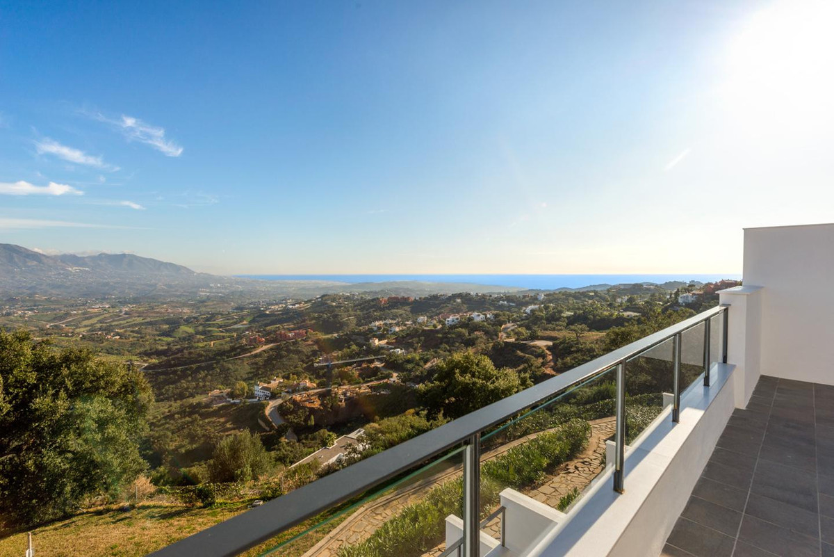4 Bed Townhouse for sale in La Mairena Costa Del Sol, Málaga, Spain