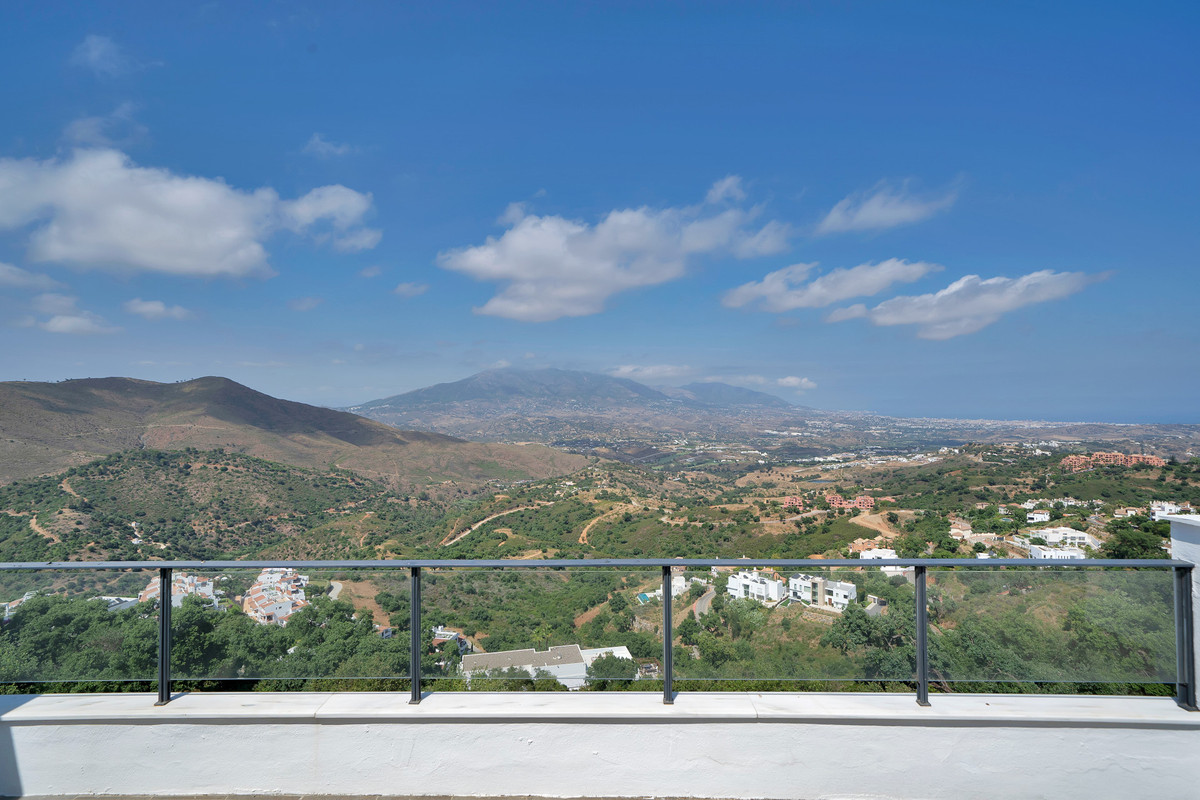 4 Bed Townhouse for sale in La Mairena Costa Del Sol, Málaga, Spain