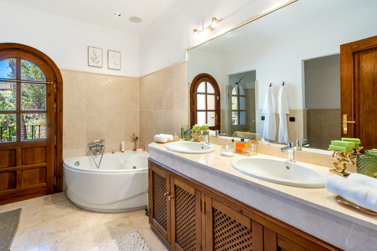 4 Bed Townhouse for sale in El Madroñal Costa Del Sol, Málaga, Spain