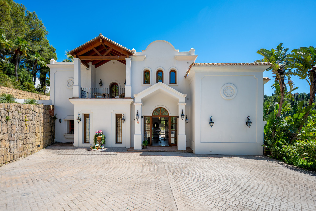 4 Bed Townhouse for sale in El Madroñal Costa Del Sol, Málaga, Spain
