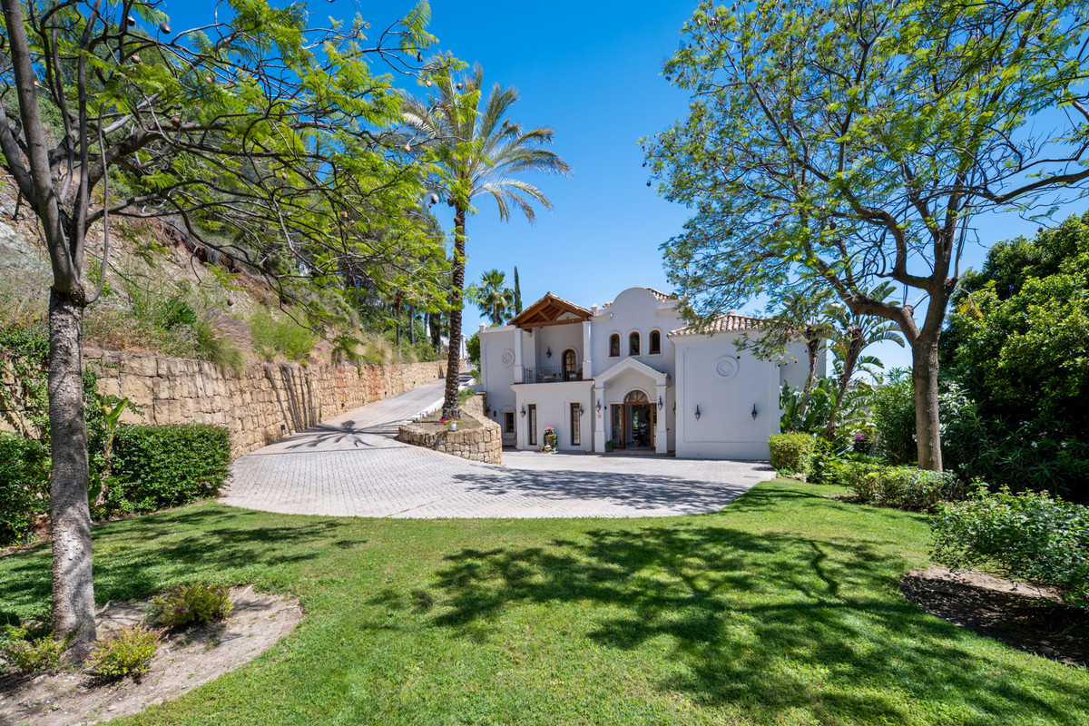 4 Bed Townhouse for sale in El Madroñal Costa Del Sol, Málaga, Spain