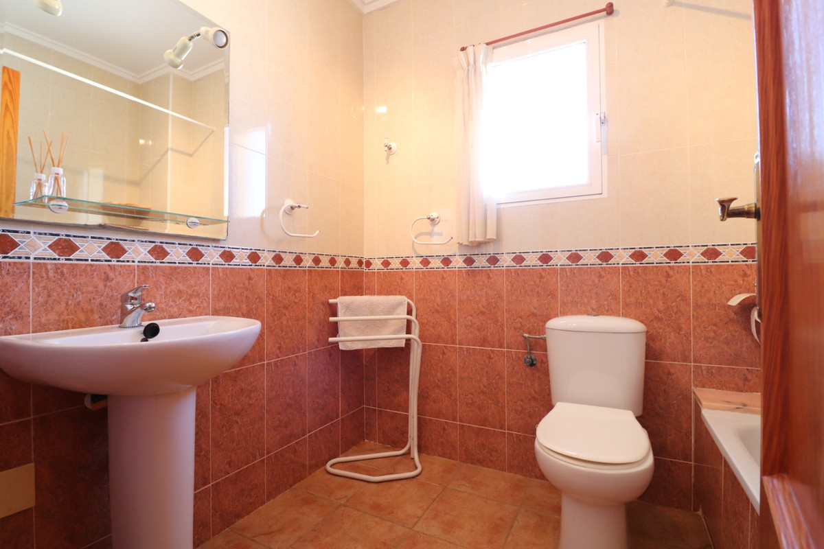 Se vende Villa - Chalet de 3 dormitorios en Costa Blanca, Alicante, España