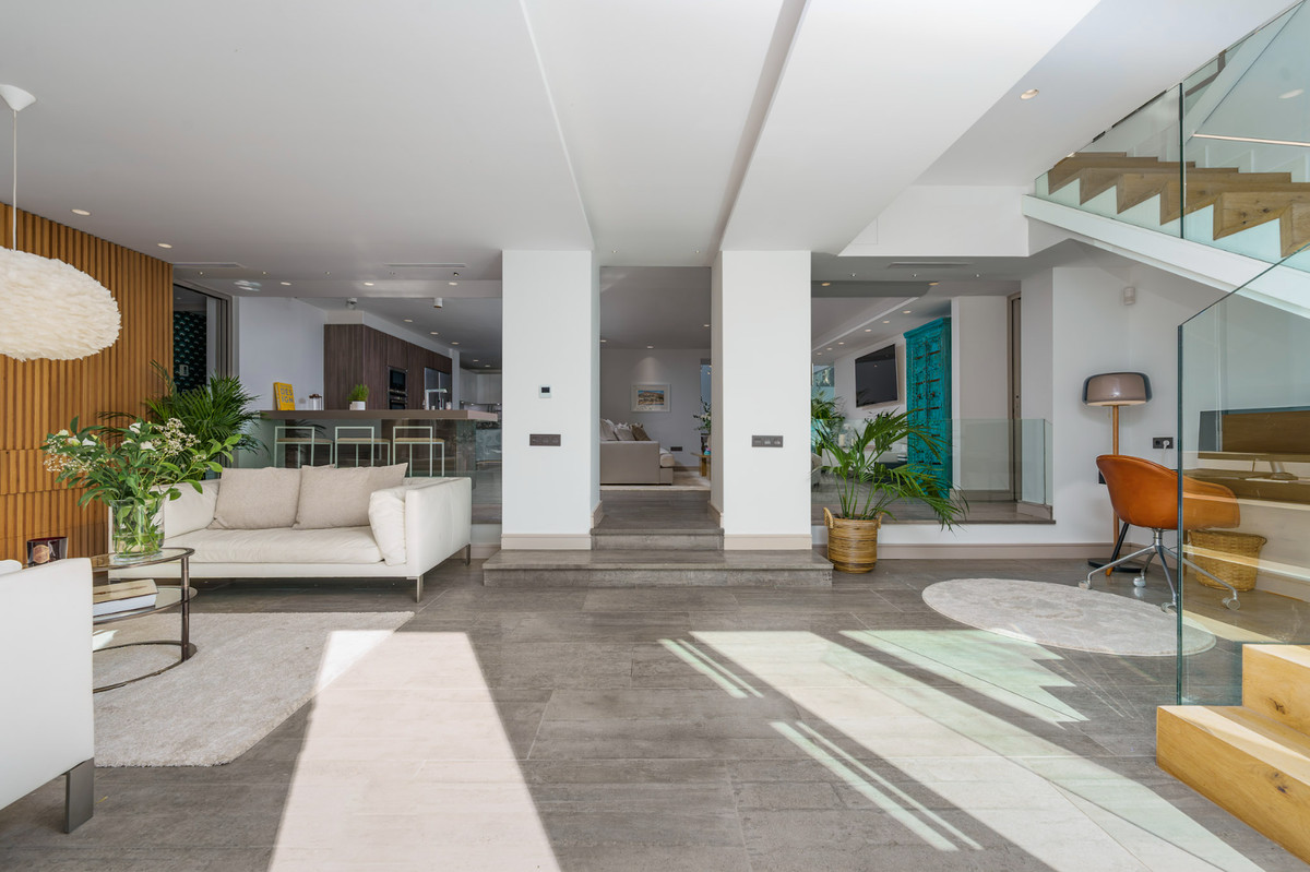5 Bed Townhouse for sale in Nueva Andalucía Costa Del Sol, Málaga, Spain