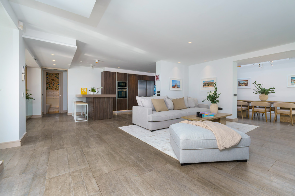 5 Bed Townhouse for sale in Nueva Andalucía Costa Del Sol, Málaga, Spain