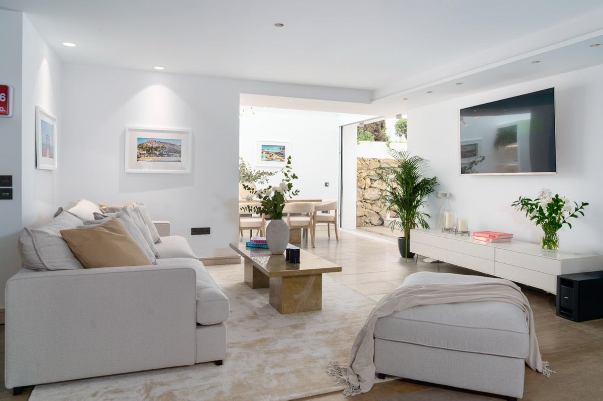 5 Bed Townhouse for sale in Nueva Andalucía Costa Del Sol, Málaga, Spain