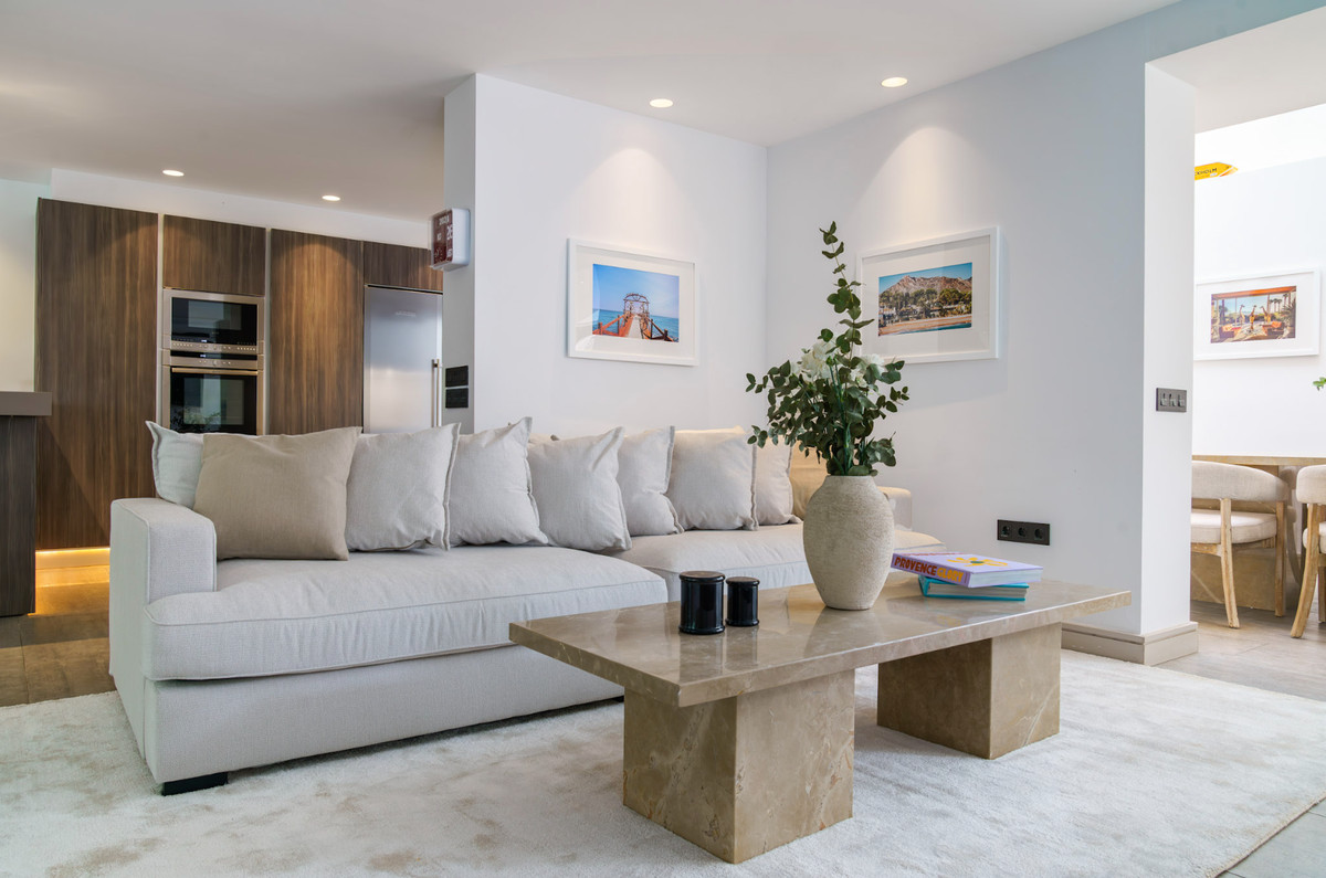 5 Bed Townhouse for sale in Nueva Andalucía Costa Del Sol, Málaga, Spain