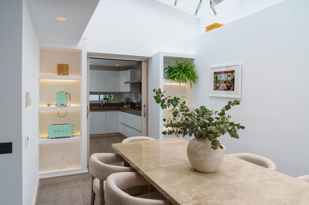 5 Bed Townhouse for sale in Nueva Andalucía Costa Del Sol, Málaga, Spain
