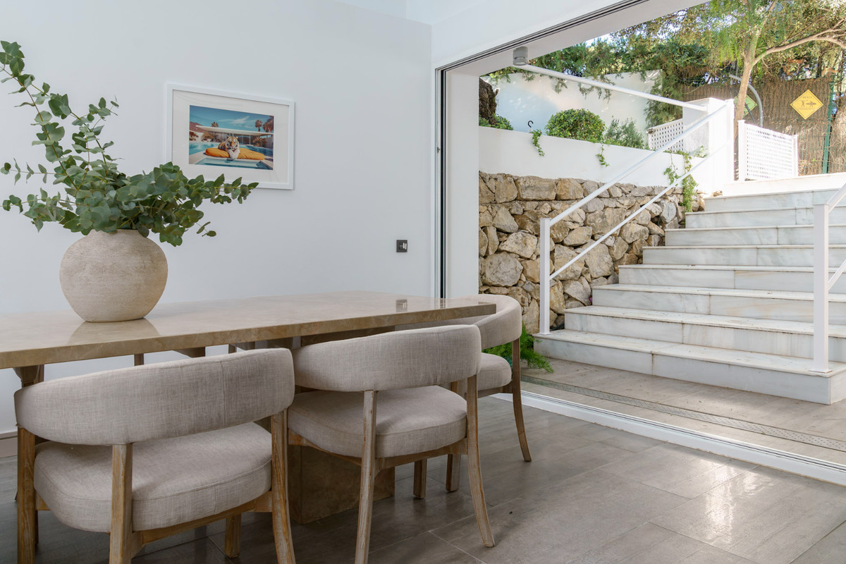 5 Bed Townhouse for sale in Nueva Andalucía Costa Del Sol, Málaga, Spain