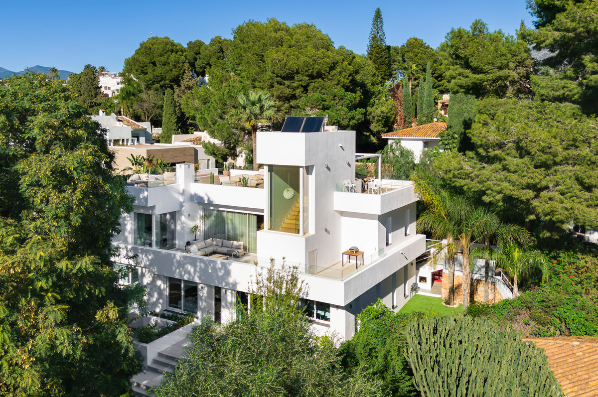 5 Bed Townhouse for sale in Nueva Andalucía Costa Del Sol, Málaga, Spain