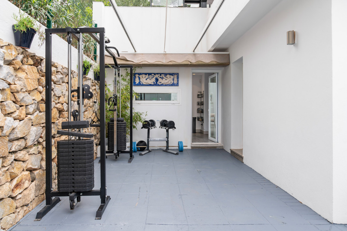 5 Bed Townhouse for sale in Nueva Andalucía Costa Del Sol, Málaga, Spain