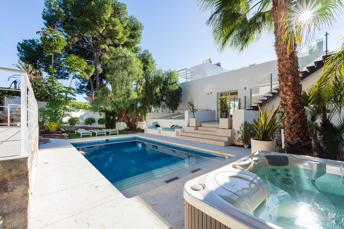 5 Bed Townhouse for sale in Nueva Andalucía Costa Del Sol, Málaga, Spain