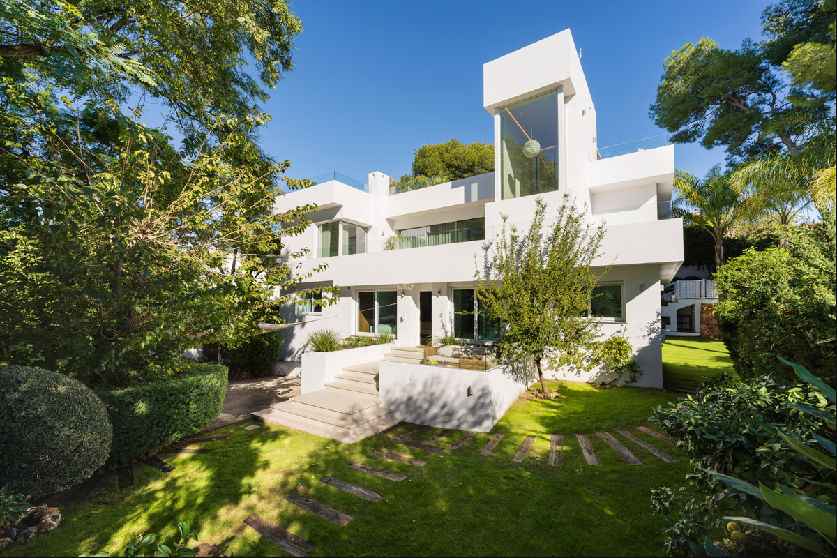 5 Bed Townhouse for sale in Nueva Andalucía Costa Del Sol, Málaga, Spain