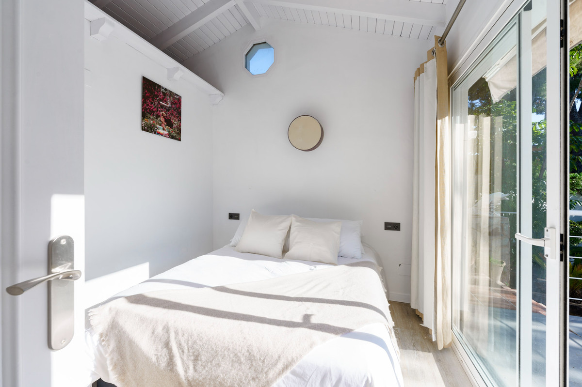 5 Bed Townhouse for sale in Nueva Andalucía Costa Del Sol, Málaga, Spain