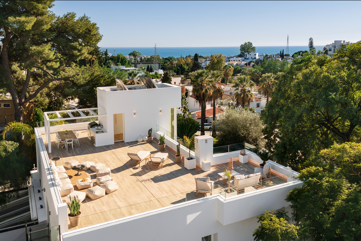 5 Bed Townhouse for sale in Nueva Andalucía Costa Del Sol, Málaga, Spain