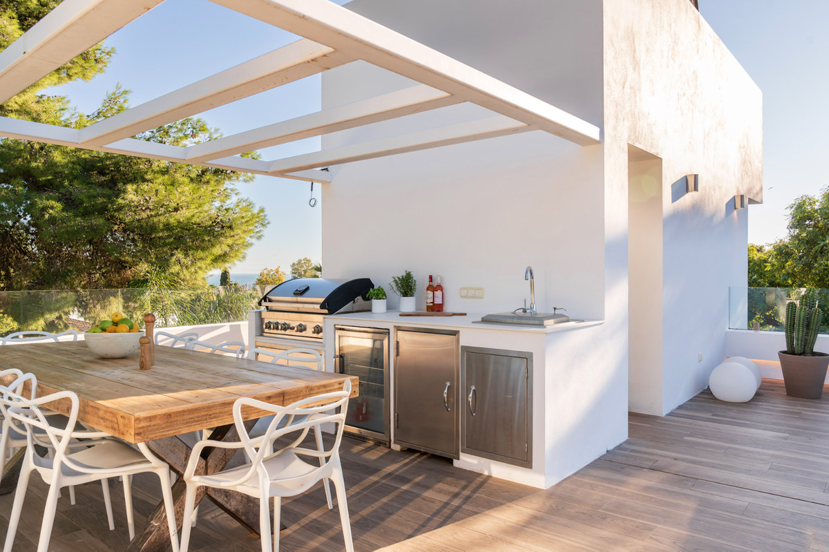 5 Bed Townhouse for sale in Nueva Andalucía Costa Del Sol, Málaga, Spain