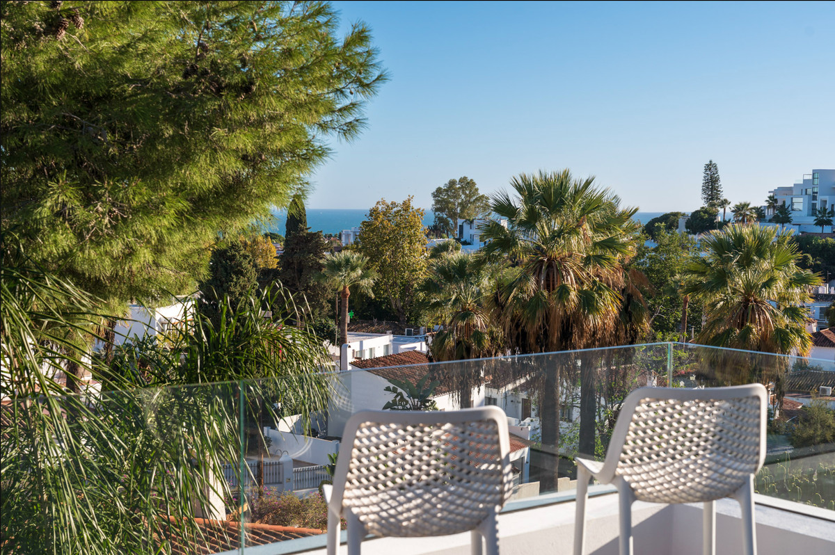 5 Bed Townhouse for sale in Nueva Andalucía Costa Del Sol, Málaga, Spain