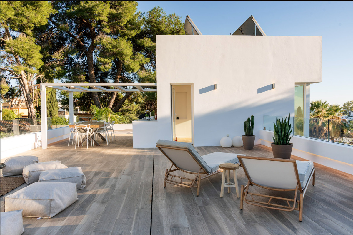 5 Bed Townhouse for sale in Nueva Andalucía Costa Del Sol, Málaga, Spain