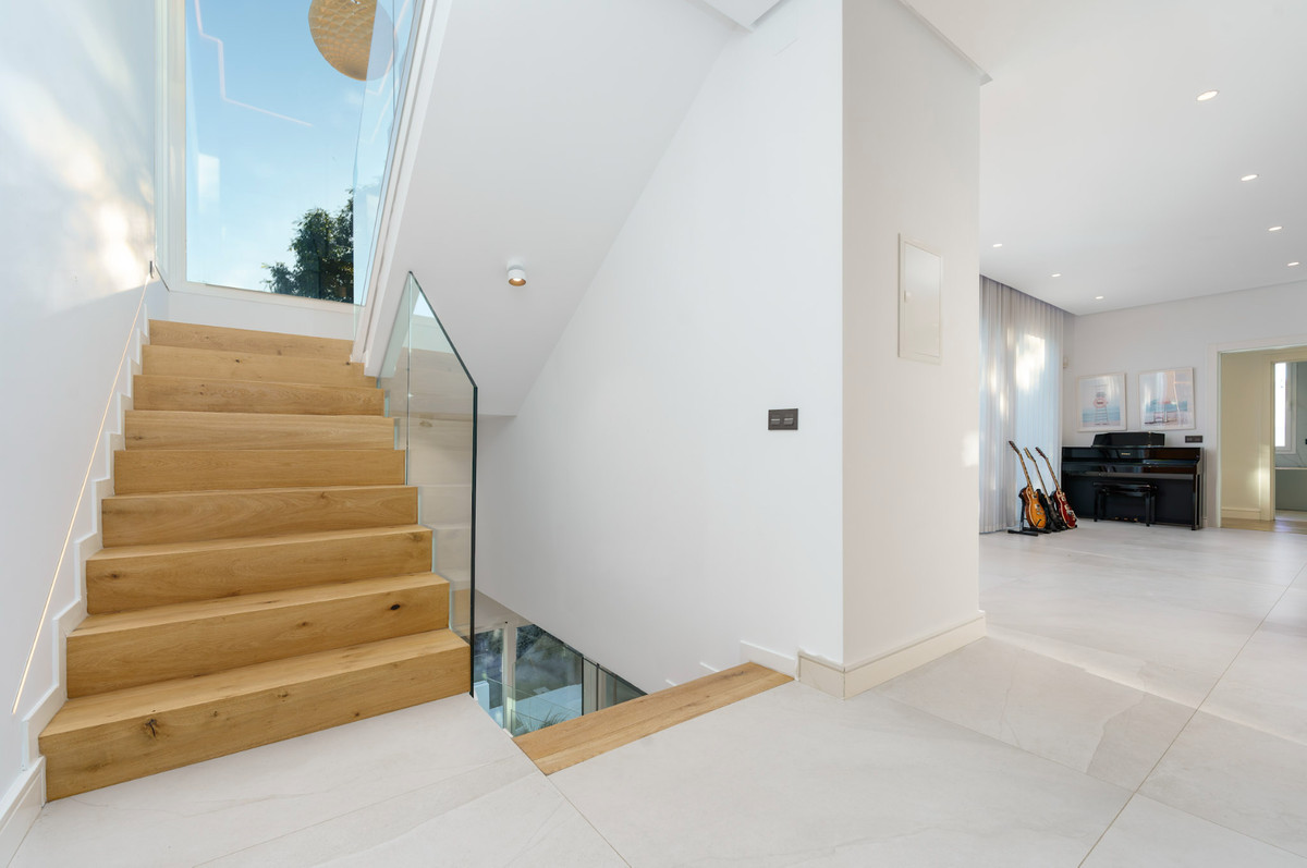 5 Bed Townhouse for sale in Nueva Andalucía Costa Del Sol, Málaga, Spain