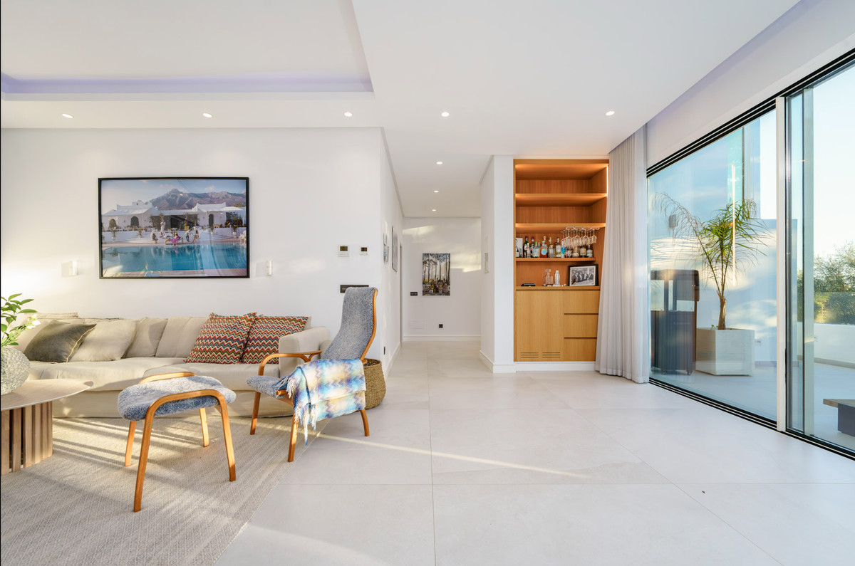 5 Bed Townhouse for sale in Nueva Andalucía Costa Del Sol, Málaga, Spain