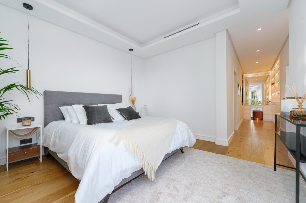 5 Bed Townhouse for sale in Nueva Andalucía Costa Del Sol, Málaga, Spain