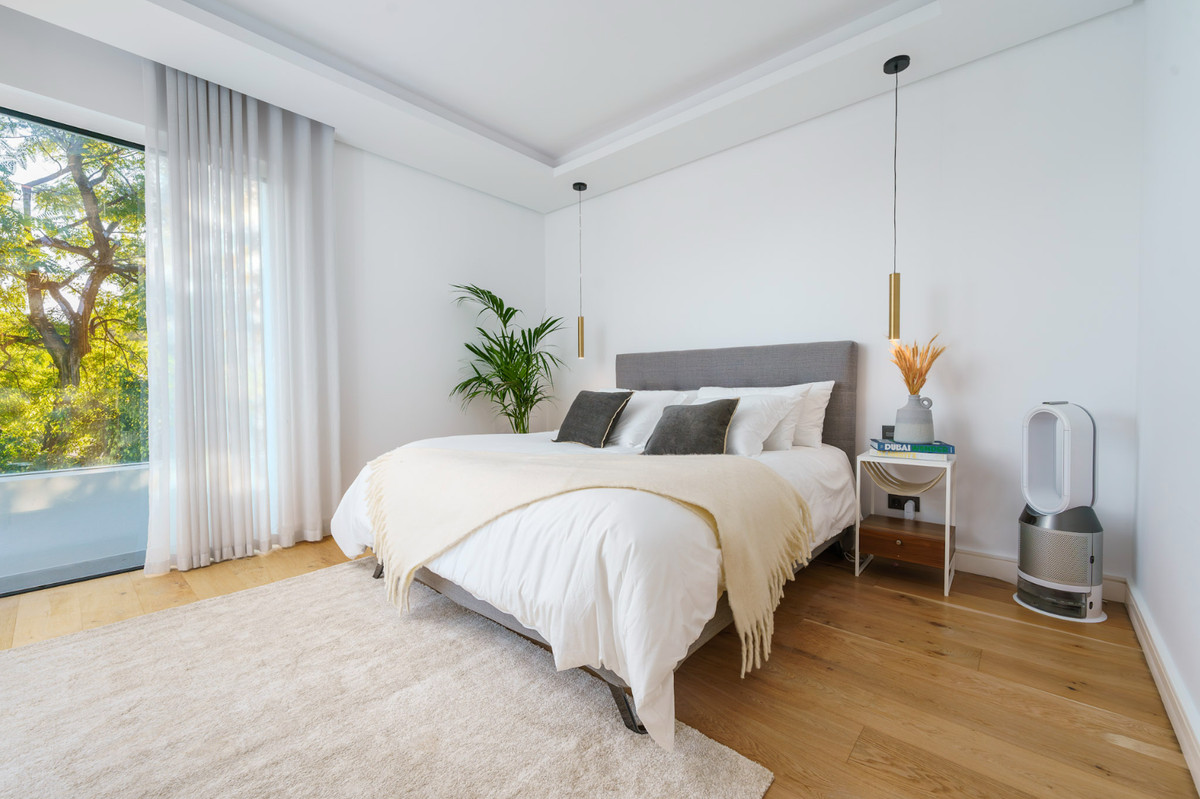 5 Bed Townhouse for sale in Nueva Andalucía Costa Del Sol, Málaga, Spain